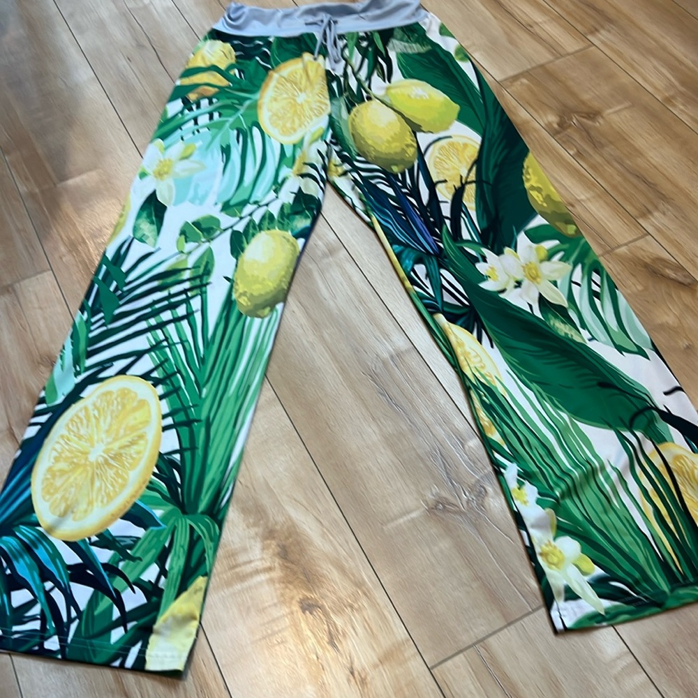 Lemon wide leg straight pants size Small